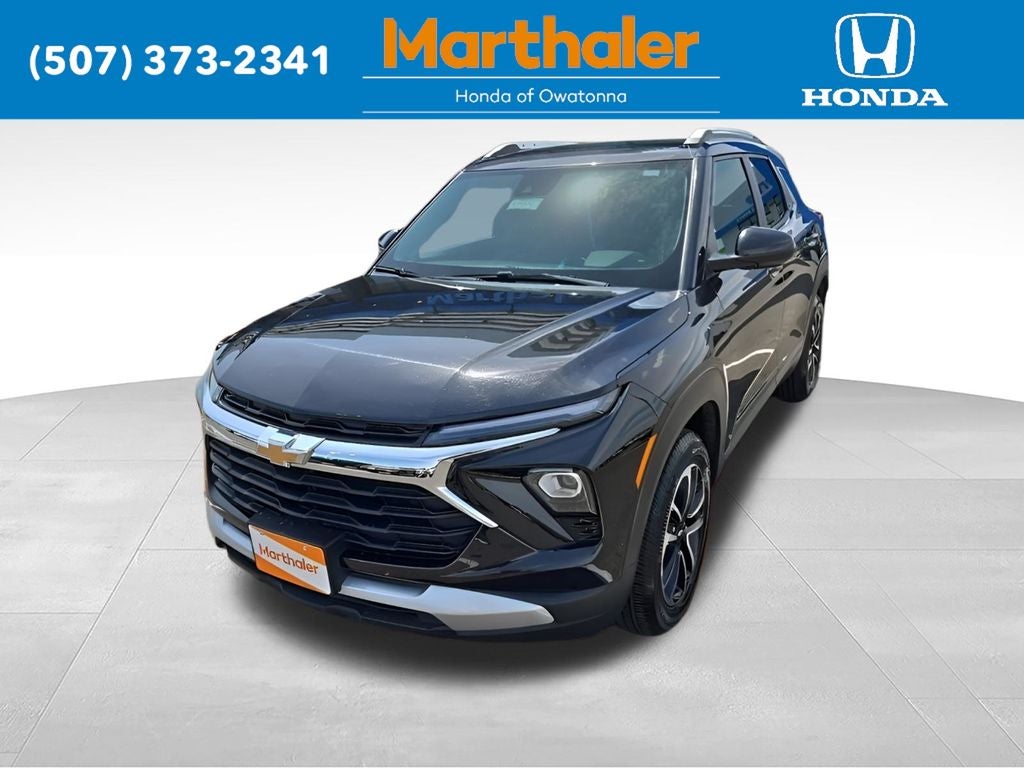 2025 Chevrolet TrailBlazer LT in Mosaic Black Metallic — front three-quarter view
